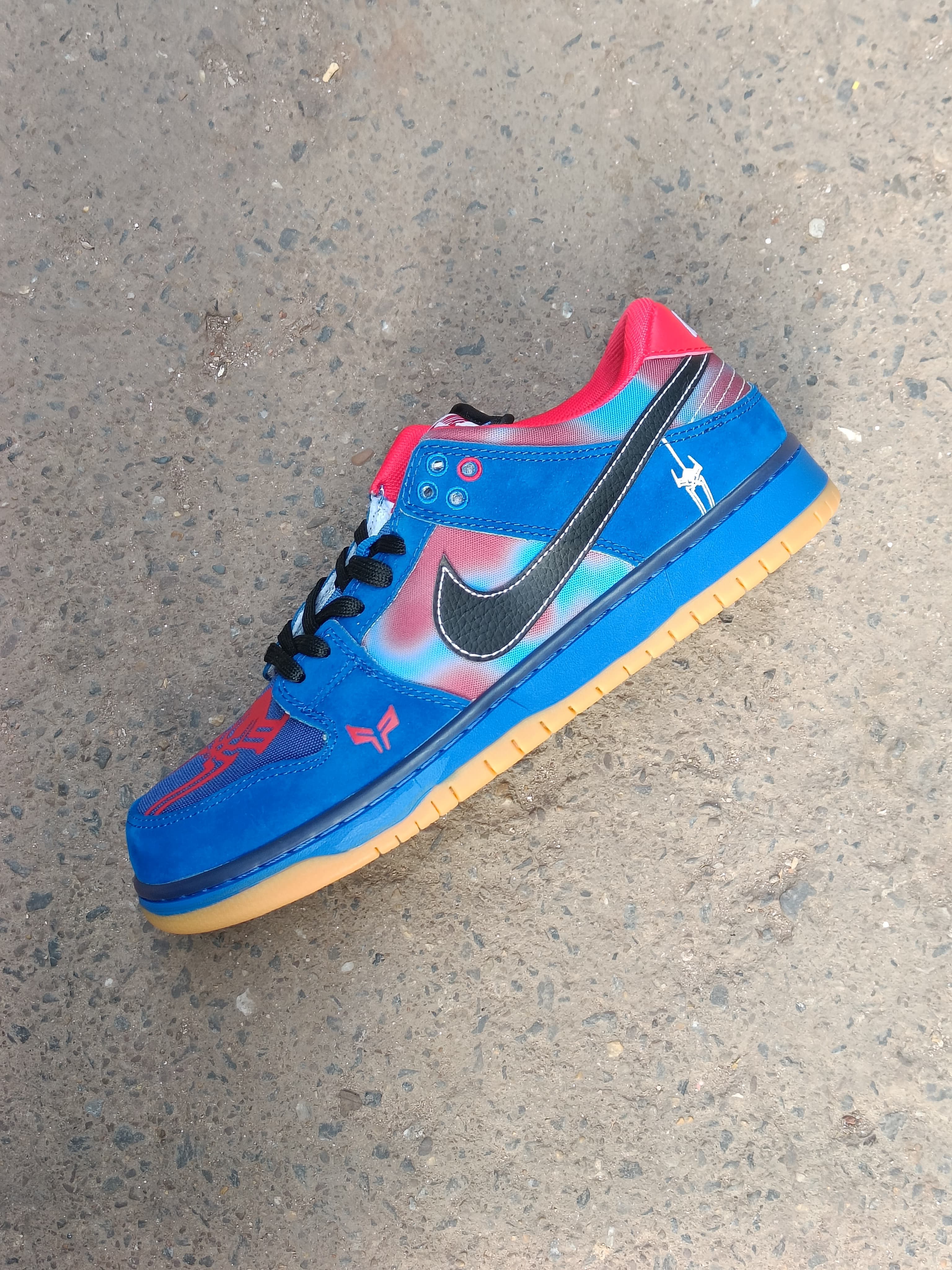 NIKE SB DUNK LOW PRO SPIDER MAN  (LIMITED STOCK)