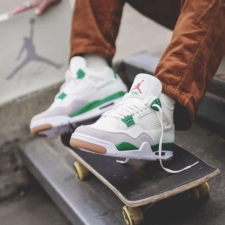 NIKE AIR JORDAN RETRO 4 "THUNDER ⚡"