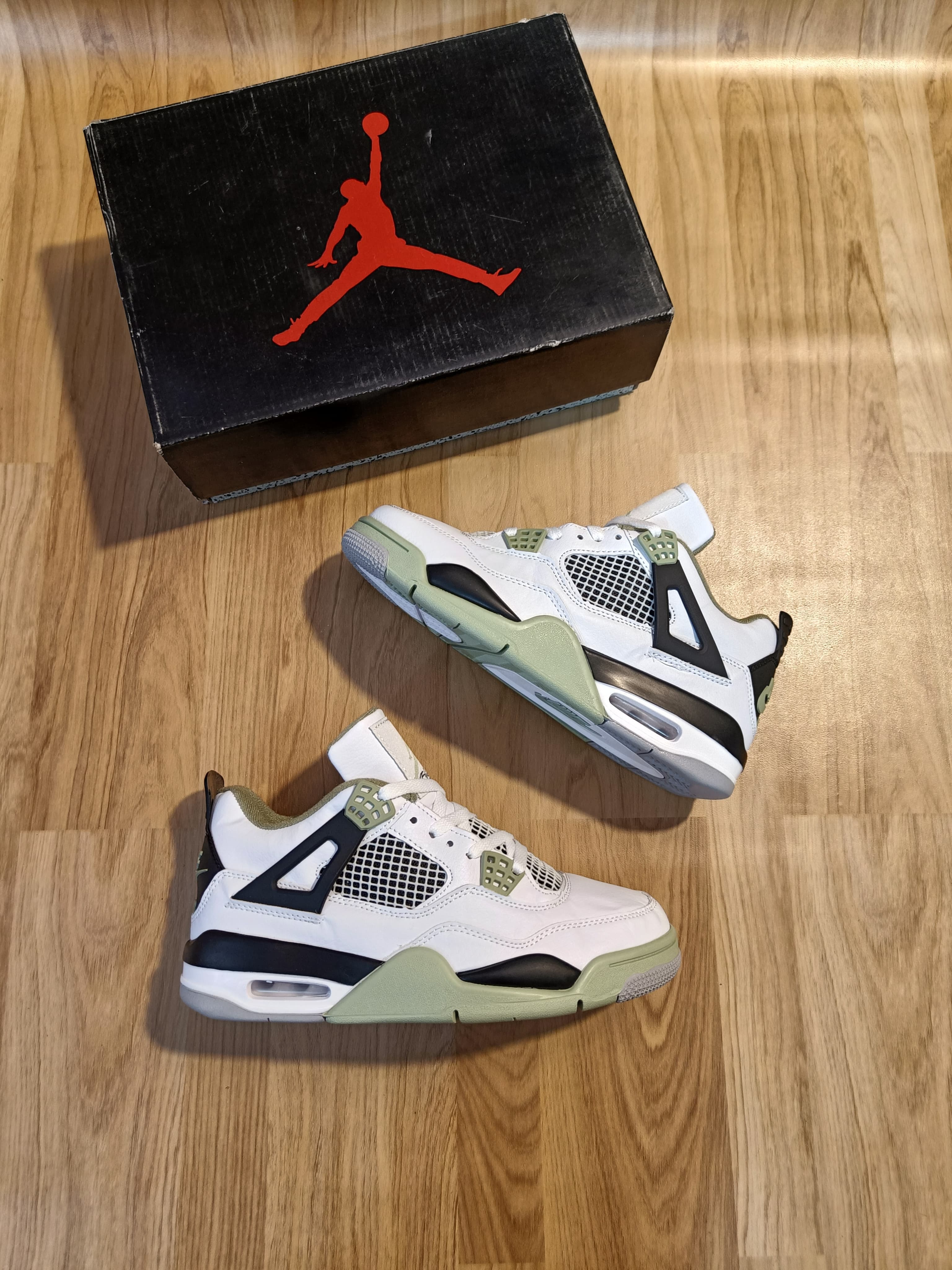 NIKE AIR JORDAN RETRO 4 SEAFOAM