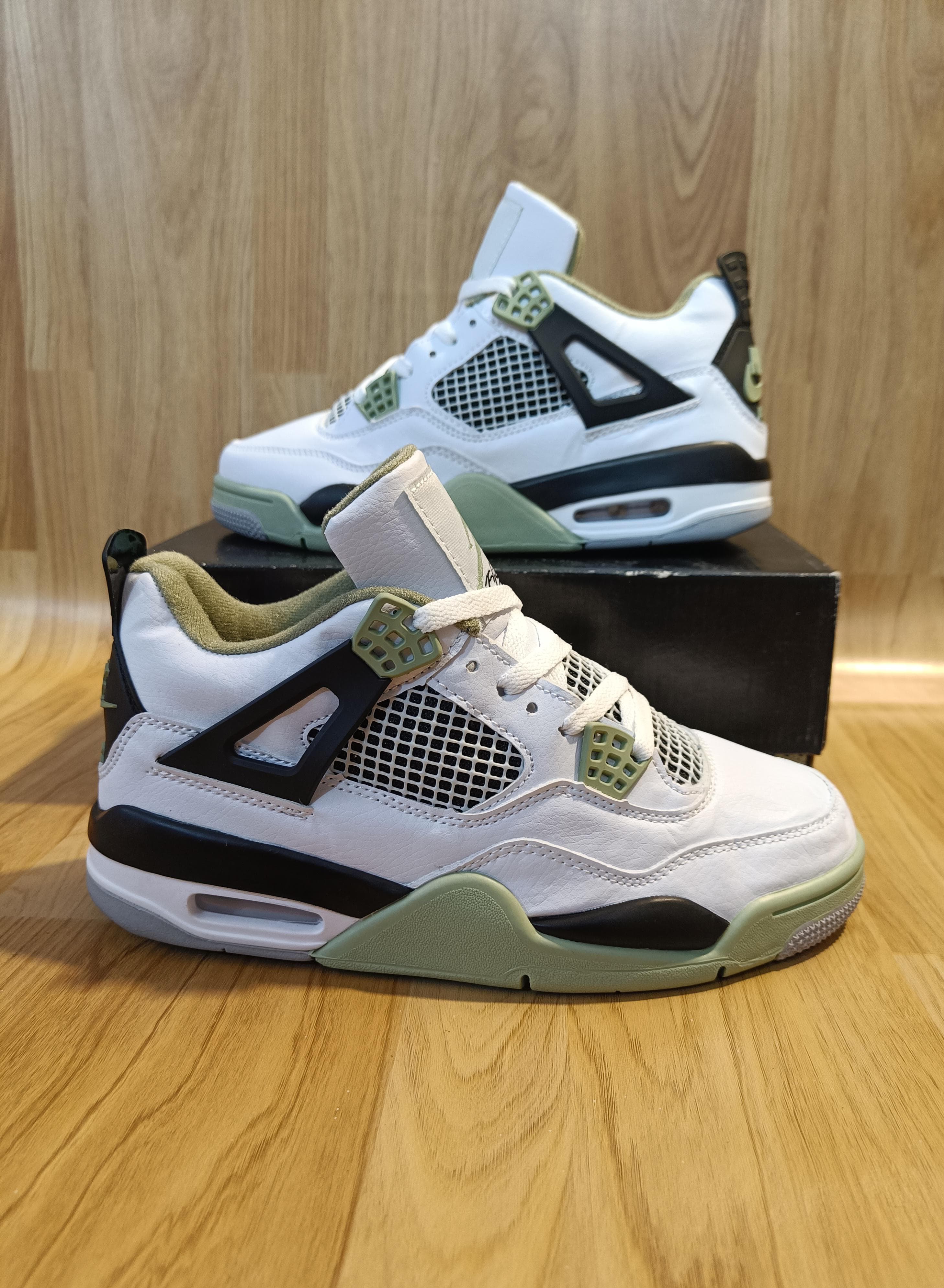 NIKE AIR JORDAN RETRO 4 SEAFOAM