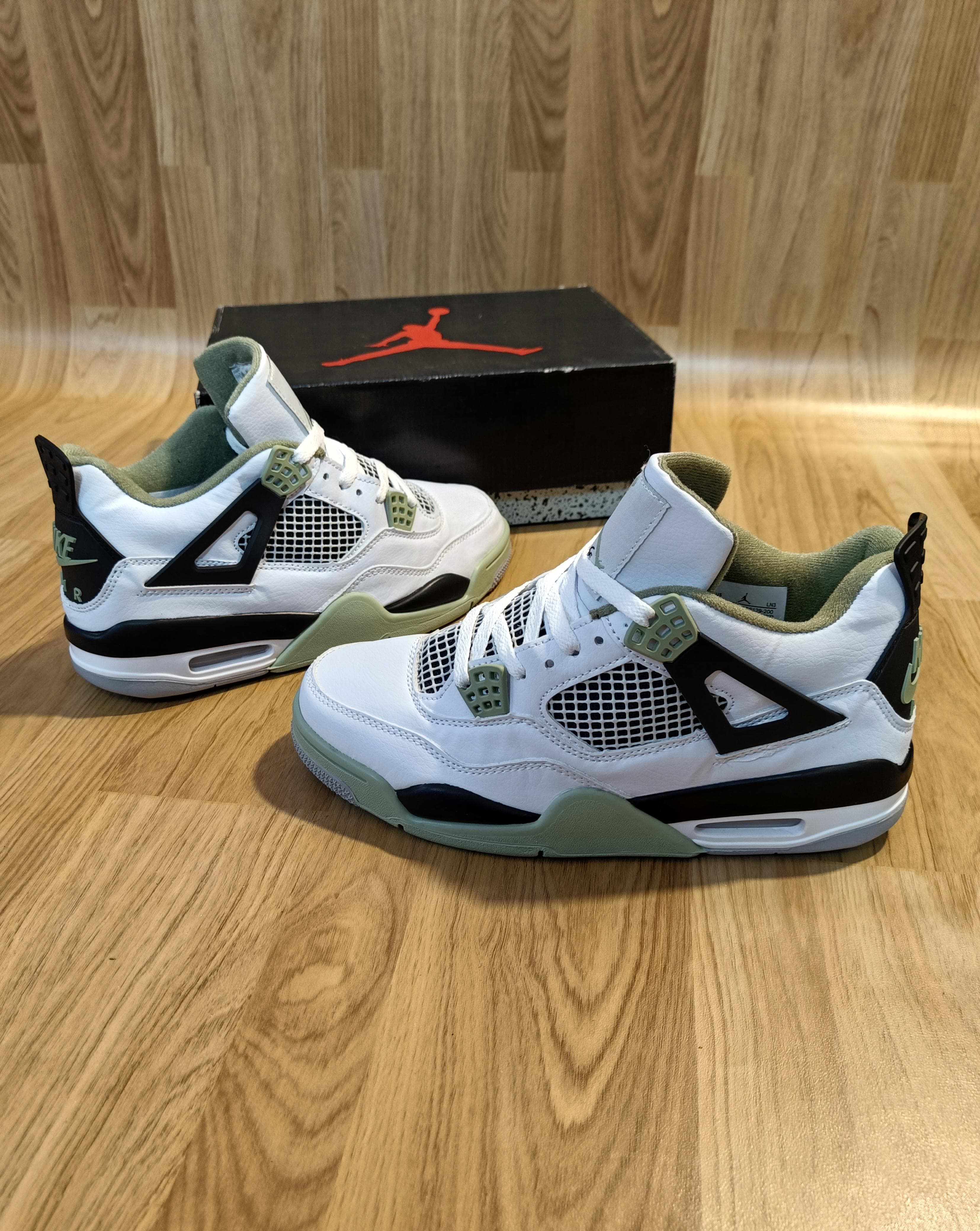 NIKE AIR JORDAN RETRO 4 SEAFOAM