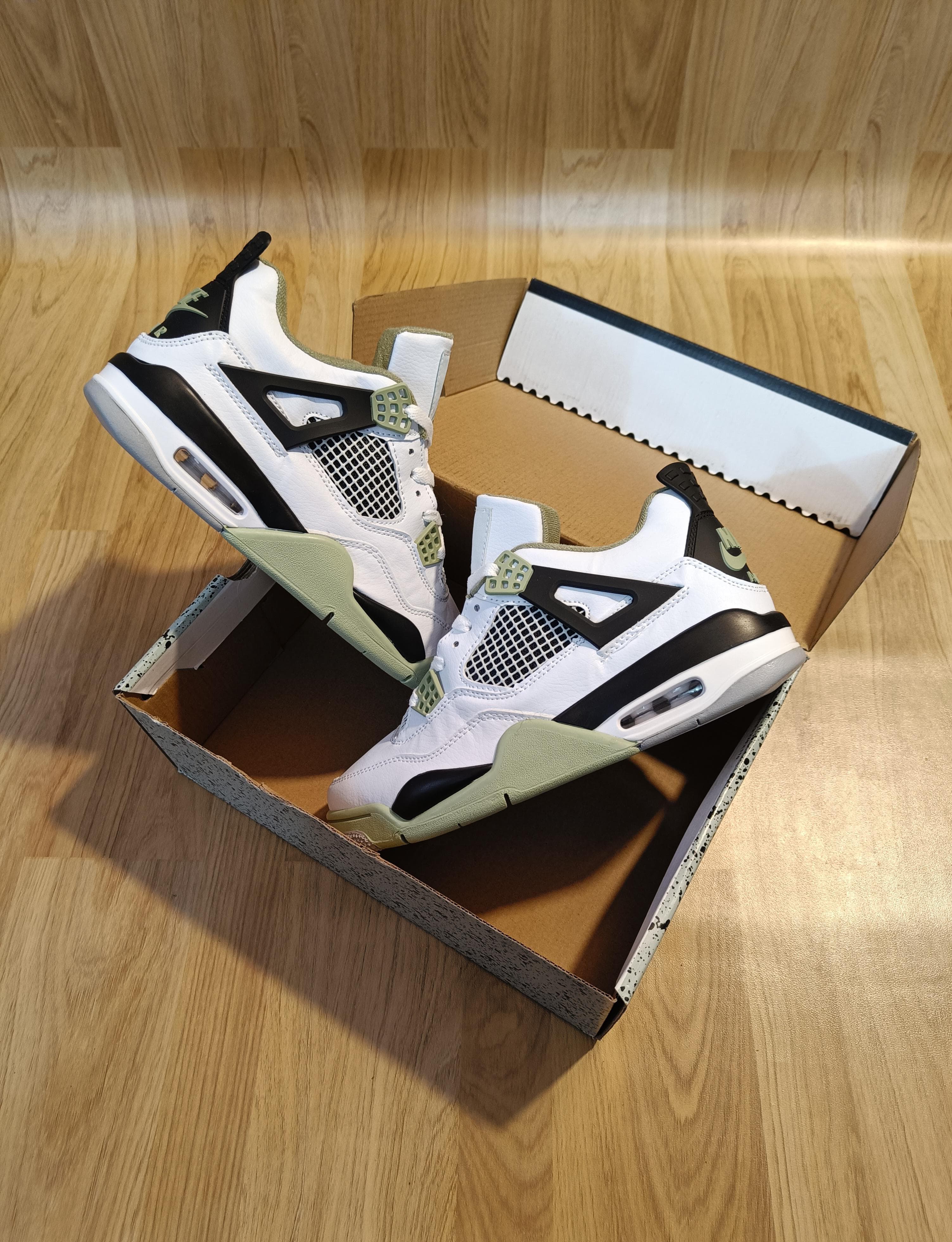 NIKE AIR JORDAN RETRO 4 SEAFOAM