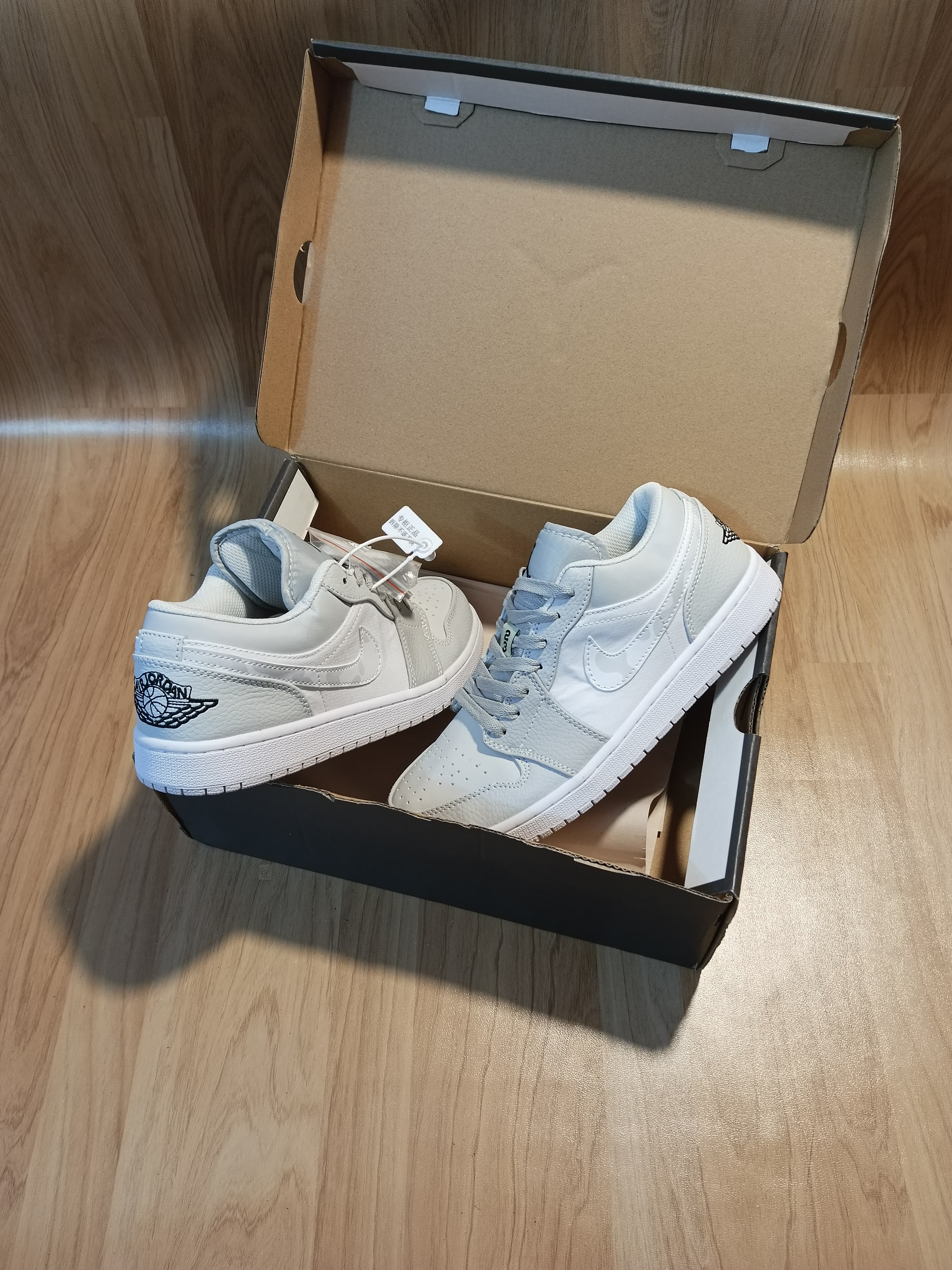 NIKE AIR JORDAN 1 LOW PARIS