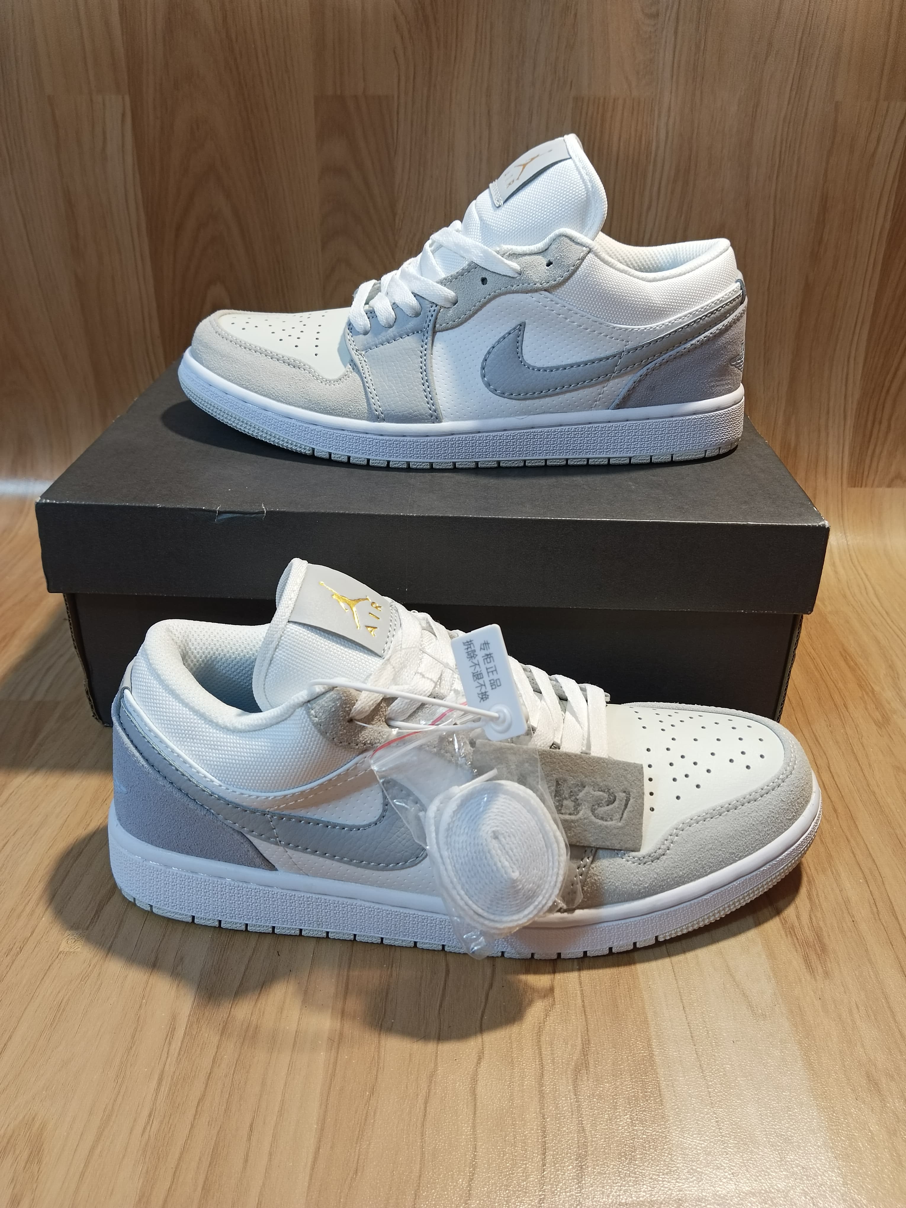 NIKE AIR JORDAN 1 LOW PARIS