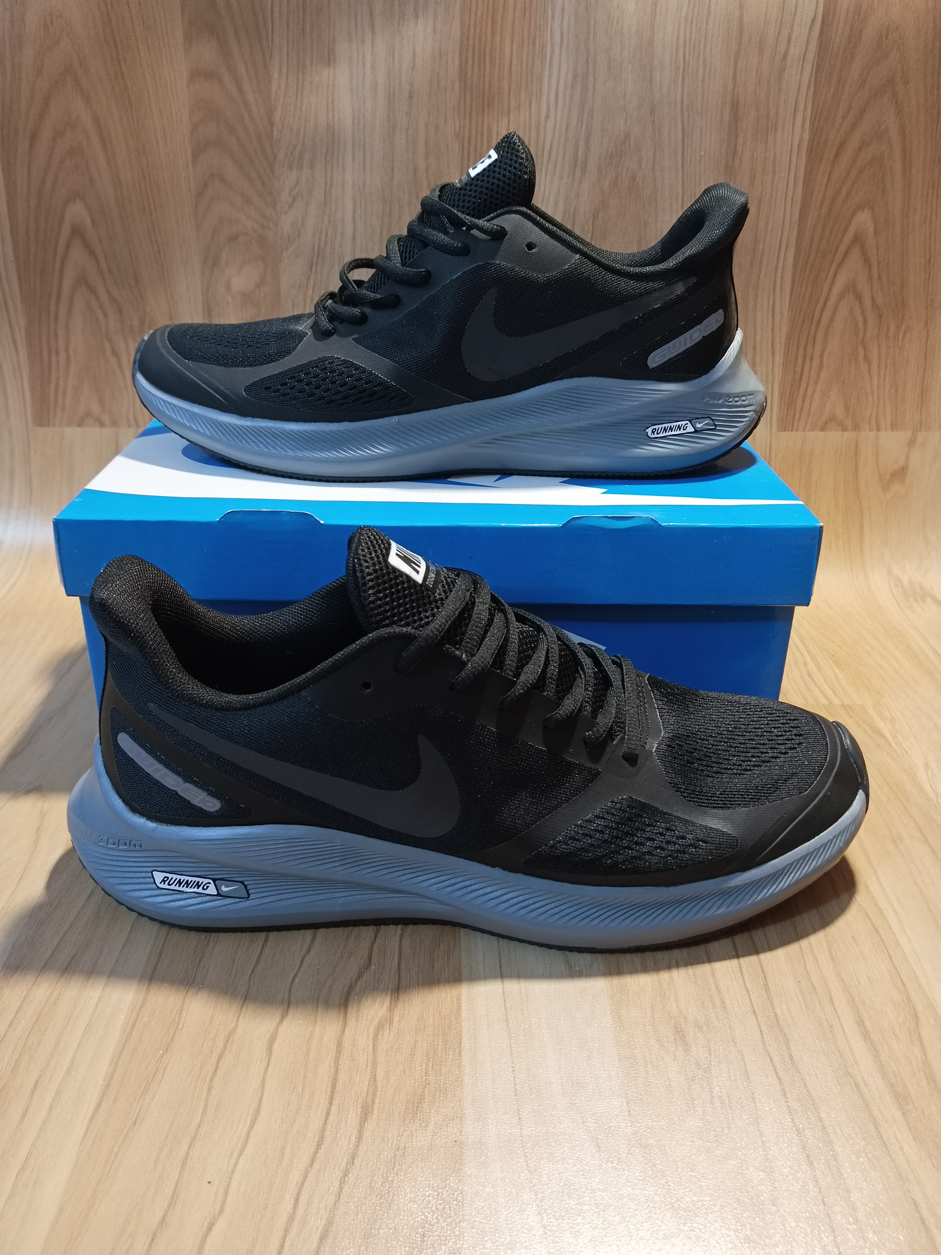NIKE GUIDE 10