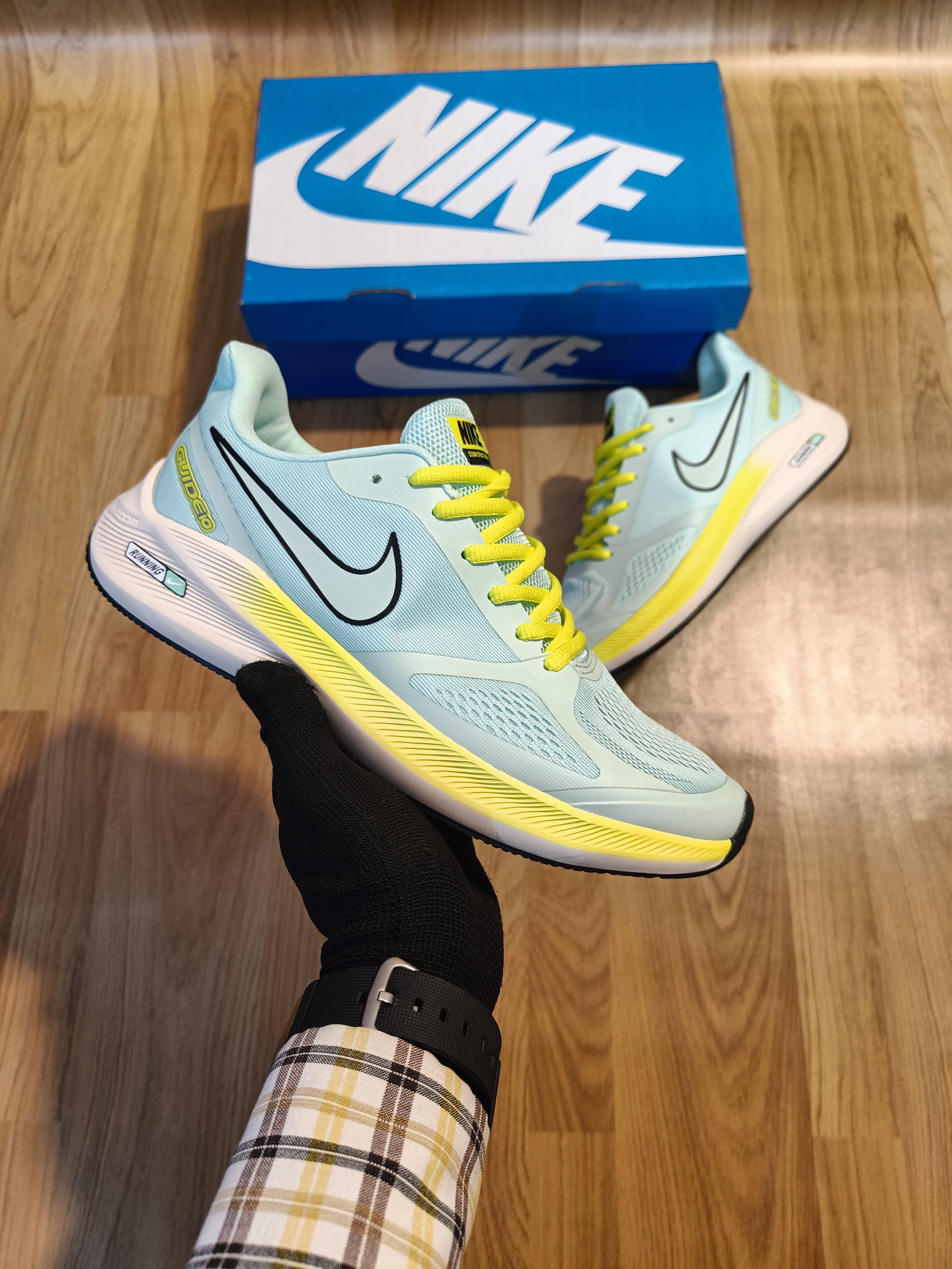 NIKE GUIDE 10