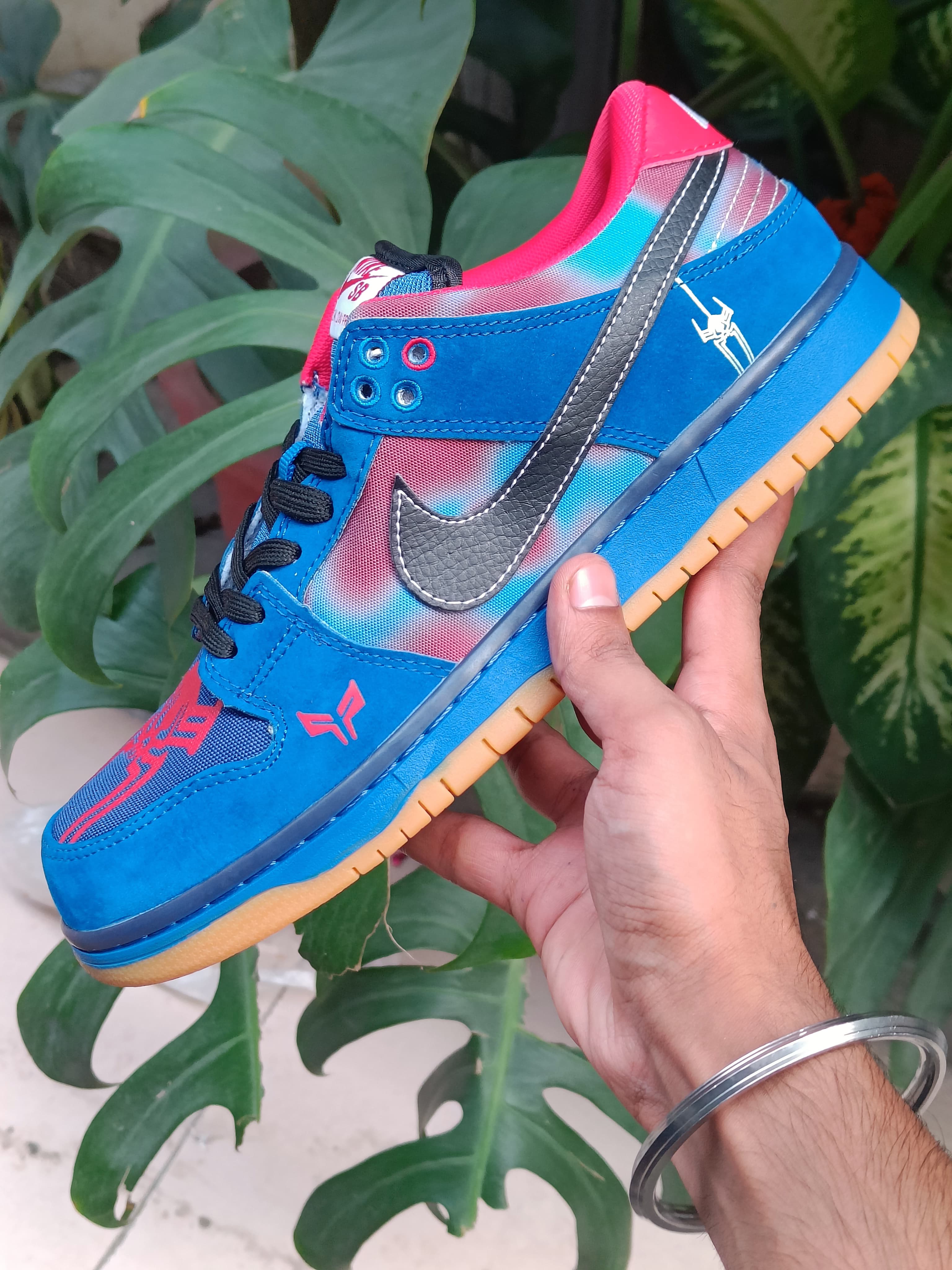 NIKE SB DUNK LOW PRO SPIDER MAN  (LIMITED STOCK)