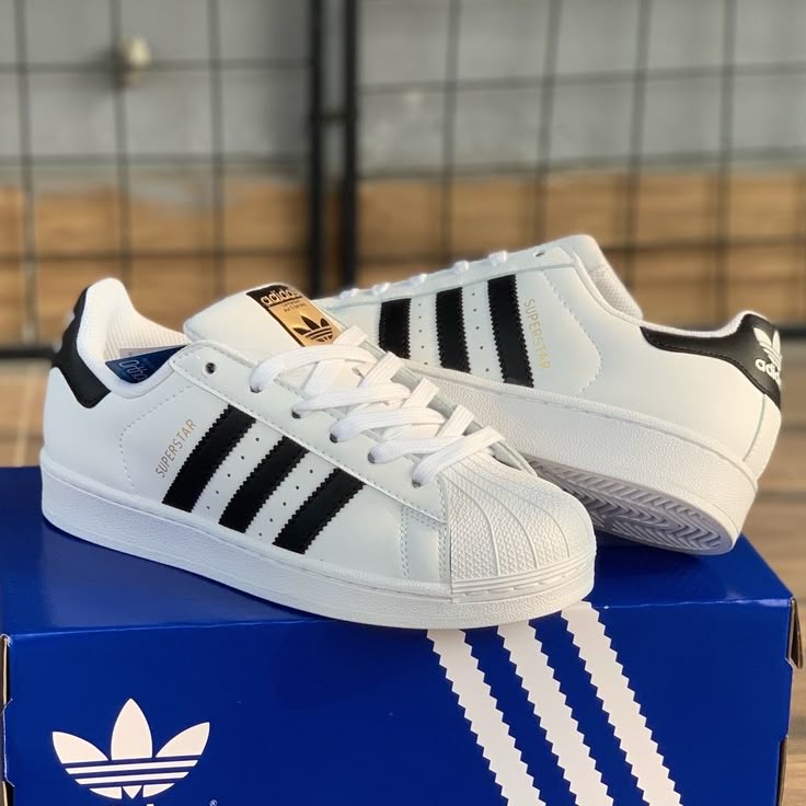 ADIDAS ORIGINALS SUPERSTAR