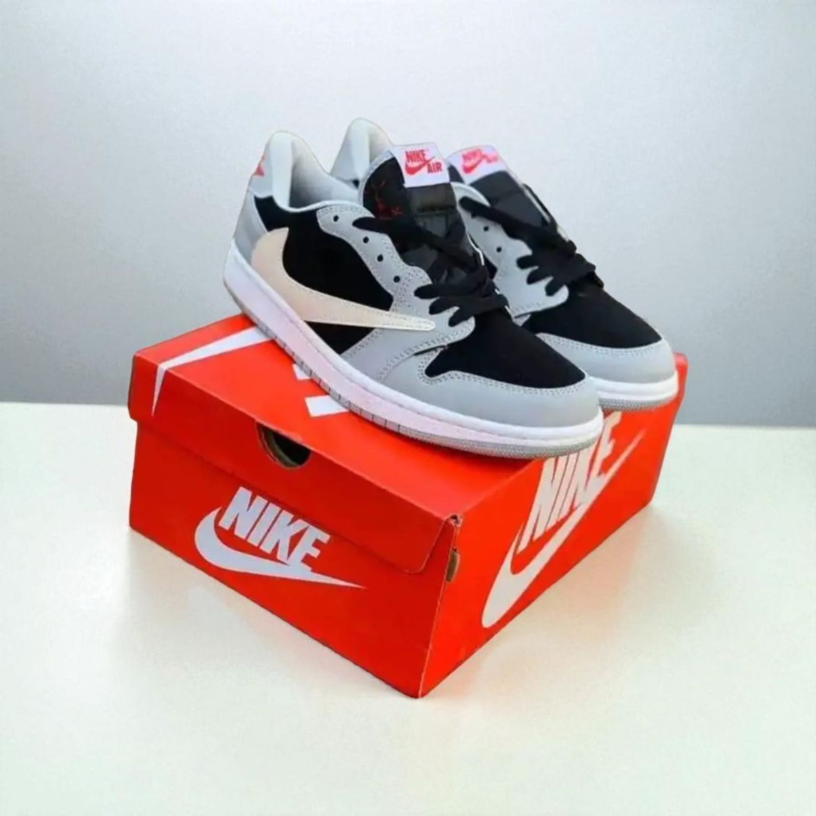 NIKE AIR JORDAN 1 LOW "TRAVIS SCOTT"