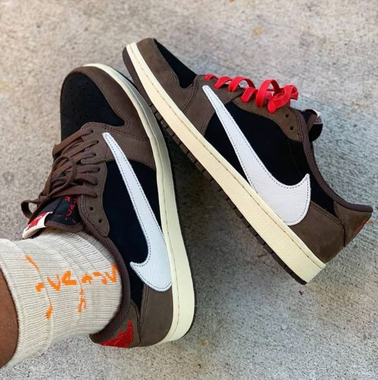 NIKE AIR JORDAN 1 LOW "TRAVIS SCOTT"