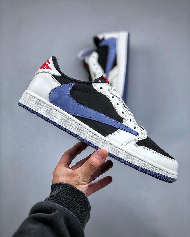 NIKE AIR JORDAN 1 LOW "TRAVIS SCOTT